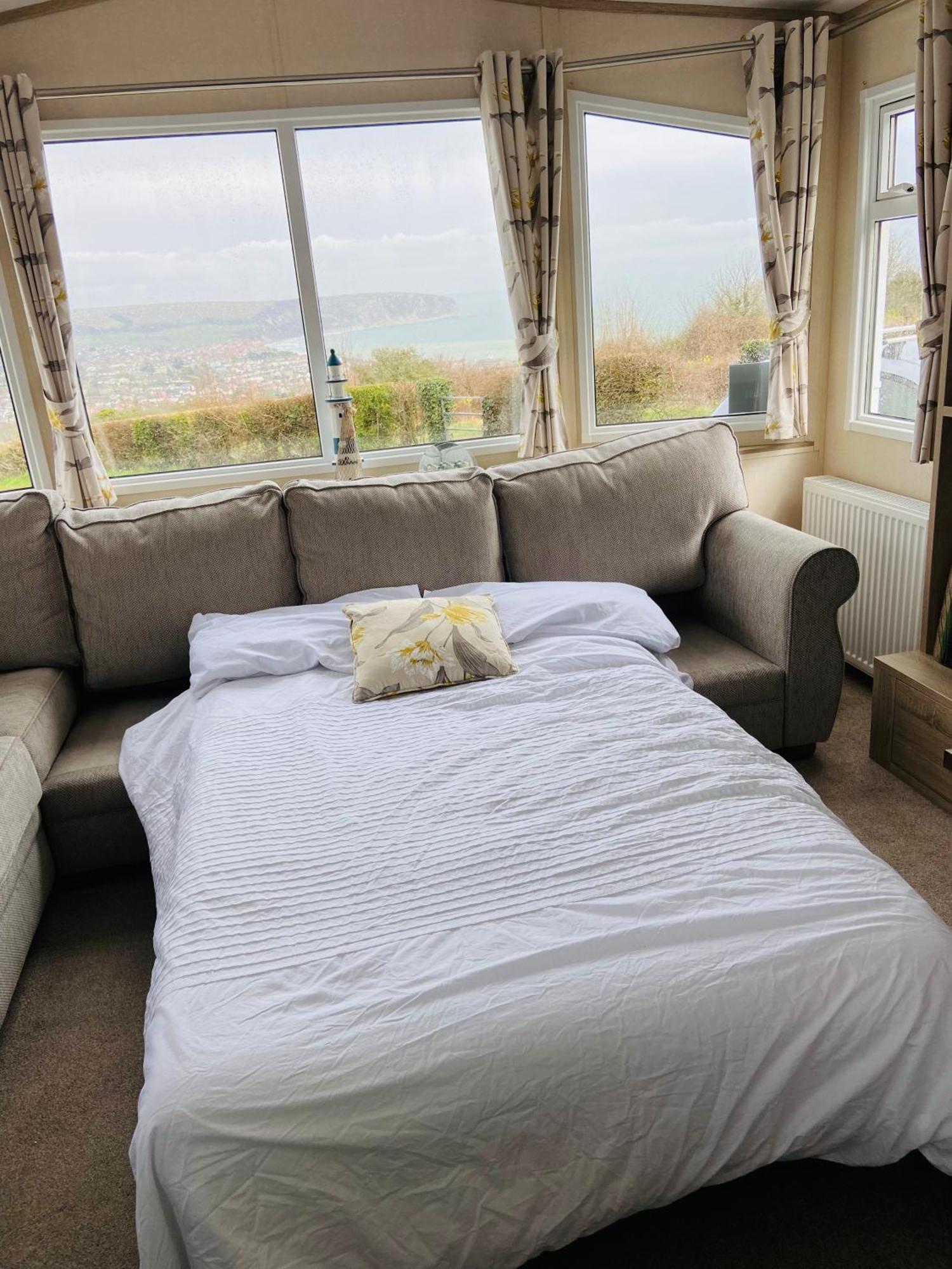 Stunning Caravan On Bay View Holiday home