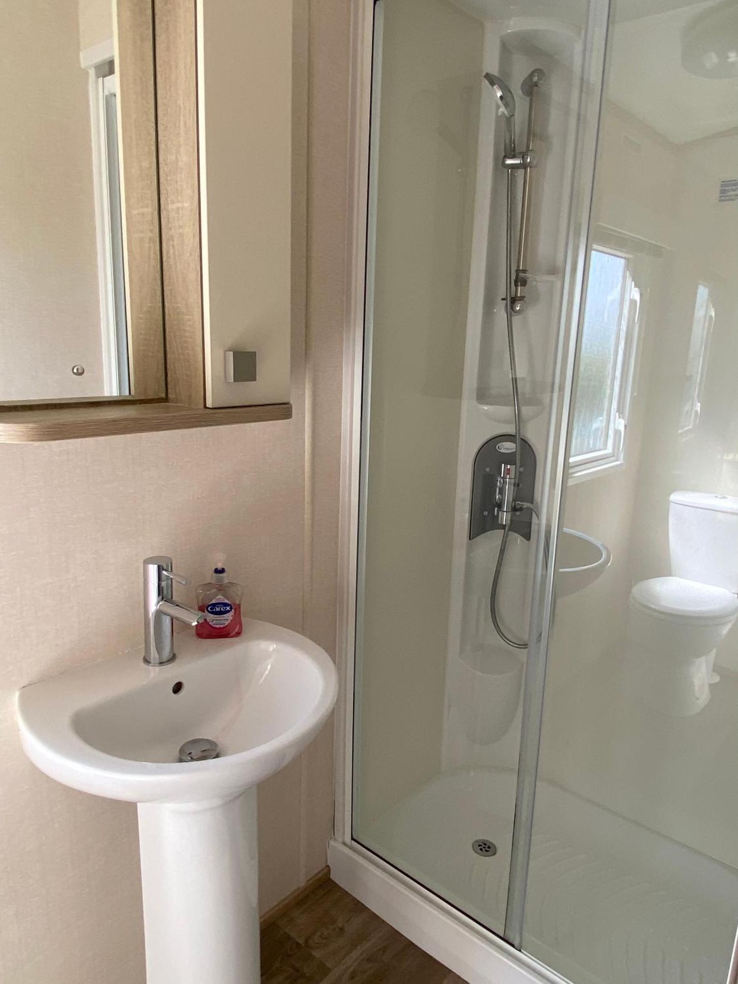 Stunning Caravan On Bay View Holiday home